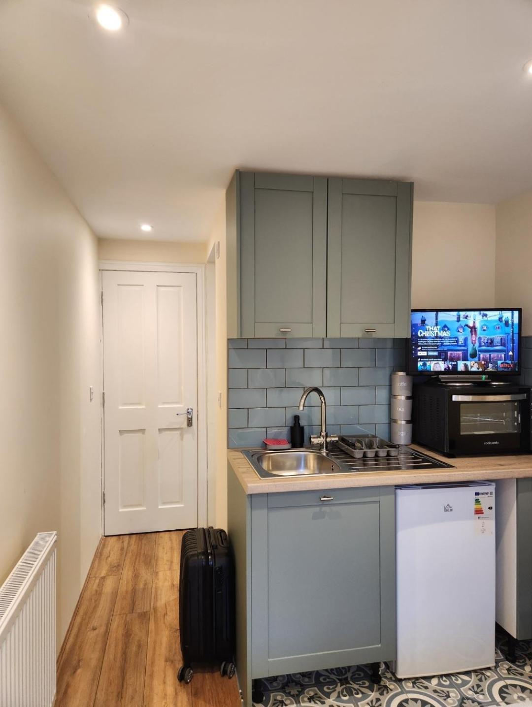 Ensuite Studio Flat Crawley-Gatwick Ifield Exterior photo